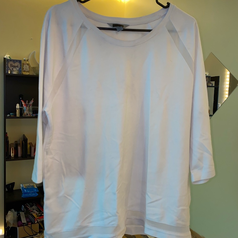 White top - Picture 2 of 3